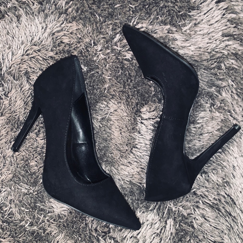 CHARLOTTE RUSSE PUMPS
